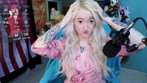 Snapshot of manuela_unicorn chatting on 02.16.25 Manuela online show from 02.16.25