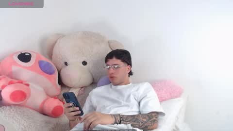 Snapshot of manuelr77 chatting on 05.15.26 Manuel online show from 05.15.26