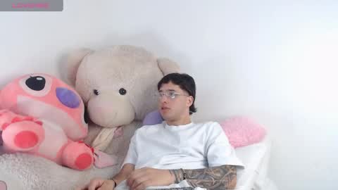 Snapshot of manuelr77 chatting on 05.15.26 Manuel online show from 05.15.26