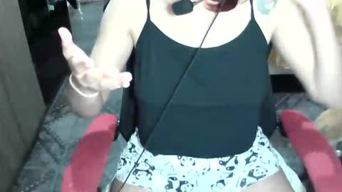 Snapshot of manuescarlate13 chatting on 09.25.25 Manu Escarlate online show from 09.25.25