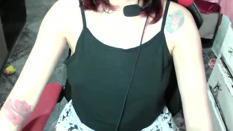 Snapshot of manuescarlate13 chatting on 11.06.25 Manu Escarlate online show from 11.06.25