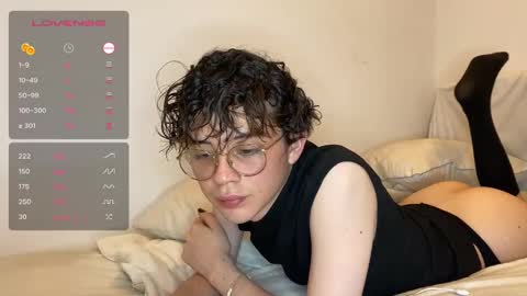 Snapshot of maplefroggy chatting on 01.10.25 Maple online show from 01.10.25