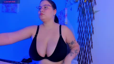 Snapshot of mara_7_ chatting on 10.16.25 Mara 3 Enjoy my Milky boobs online show from 10.16.25