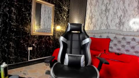 Snapshot of mara_blake__ chatting on 10.20.25 Mara online show from 10.20.25