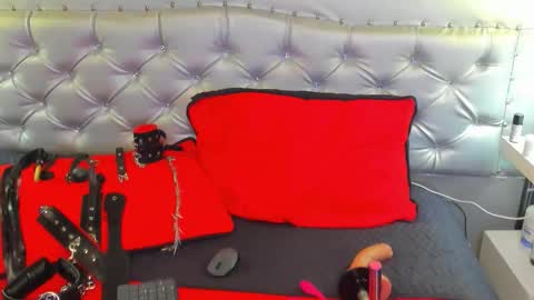 Snapshot of mara_blake__ chatting on 11.08.25 Mara online show from 11.08.25