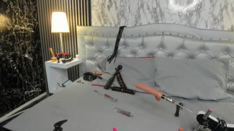 Snapshot of mara_blake__ chatting on 12.14.25 Mara online show from 12.14.25