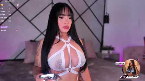 Snapshot of mara_martinez chatting on 12.18.25 online show from 12.18.25