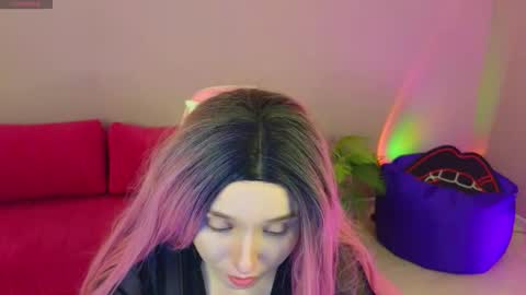 Snapshot of maralee_e chatting on 12.15.25 MaraLee e online show from 12.15.25