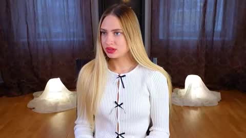 Snapshot of marandamartabano chatting on 11.11.25 Victoria online show from 11.11.25