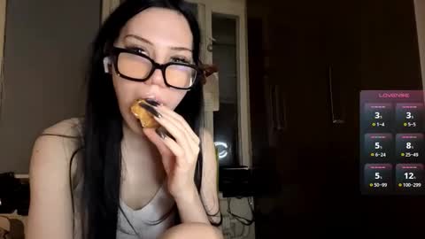 Snapshot of marandawerling chatting on 09.27.25 Elizaveta online show from 09.27.25