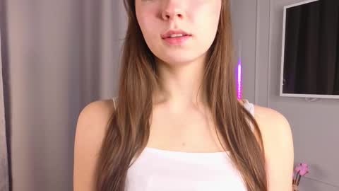 Snapshot of maravilllaa chatting on 12.04.25 Mary online show from 12.04.25