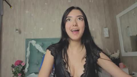 Snapshot of marcelaa_fox chatting on 12.05.25 Marcela online show from 12.05.25