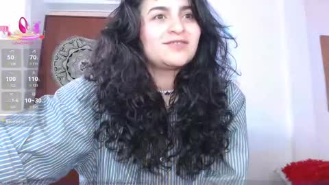 Snapshot of marceline_uu chatting on 09.17.25 M A R C I online show from 09.17.25