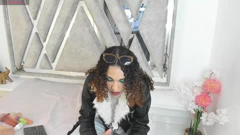 Snapshot of marfilastrom chatting on 12.20.24 marfilastrom online show from 12.20.24