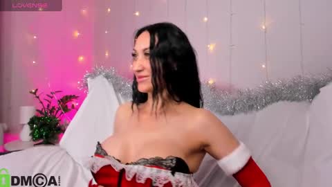 Snapshot of margaret_clark chatting on 12.24.24 Margaret Clark online show from 12.24.24