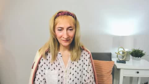 Snapshot of margaretmature chatting on 02.13.25 margaretmature online show from 02.13.25