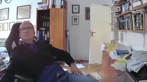 Snapshot of marginalie chatting on 02.08.25 marginalie online show from 02.08.25