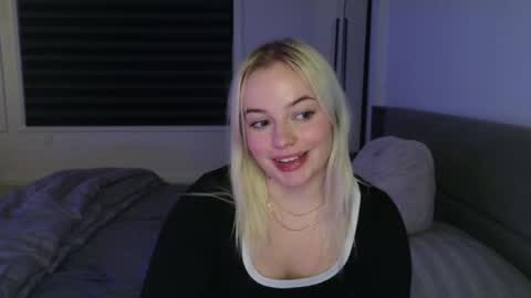 margot_robbie7 online show from 11.19.25