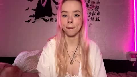 Snapshot of margueritatubman chatting on 12.16.25 Sofia online show from 12.16.25