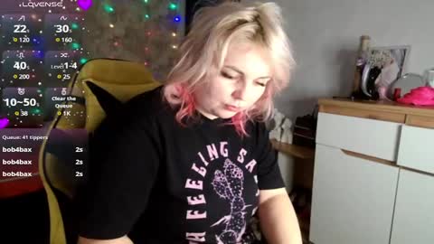 Mari online show from 02.12.25