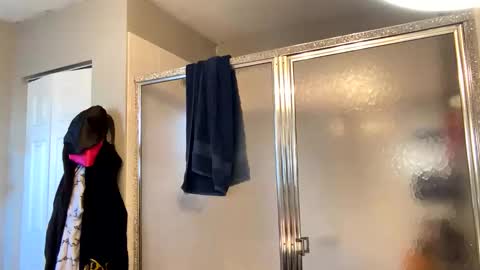 Mari Bee online show from 03.17.26