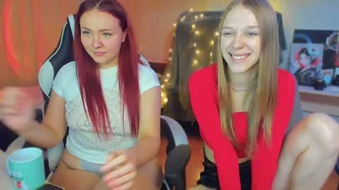 Snapshot of mari_kiku chatting on 12.01.24 Kiku and Marii - online show from 12.01.24