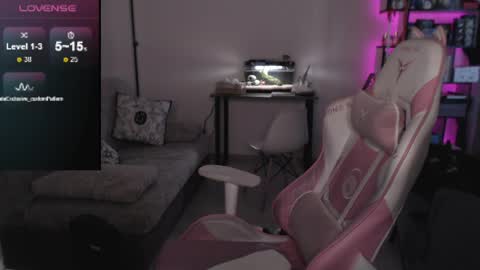 Snapshot of mari_moore7 chatting on 05.06.26 mari moore online show from 05.06.26