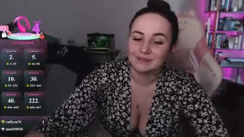 Snapshot of mari_moore7 chatting on 07.19.26 mari moore online show from 07.19.26