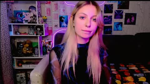 Snapshot of maria_hunt chatting on 12.11.24 Maria online show from 12.11.24