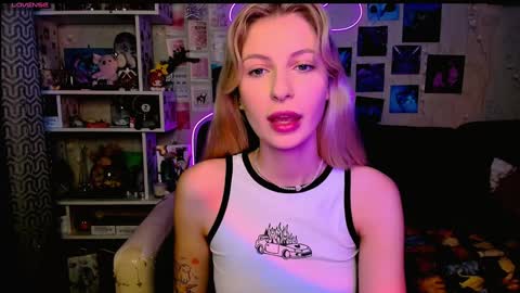 Snapshot of maria_hunt chatting on 12.19.24 Maria online show from 12.19.24