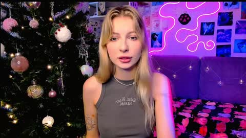 Snapshot of maria_hunt chatting on 12.24.24 Maria online show from 12.24.24