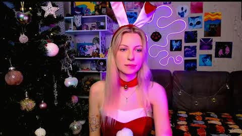 Snapshot of maria_hunt chatting on 12.26.24 Maria online show from 12.26.24