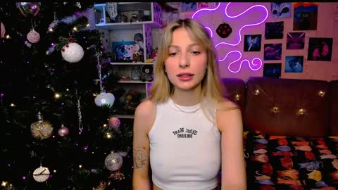 Snapshot of maria_hunt chatting on 12.28.24 Maria online show from 12.28.24