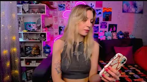Snapshot of maria_hunt chatting on 02.13.25 Maria online show from 02.13.25