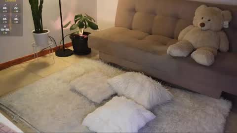 Snapshot of maria_petit chatting on 11.05.25 M. online show from 11.05.25