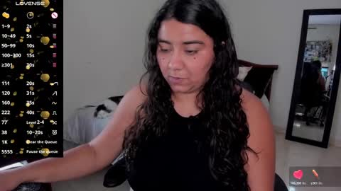 Snapshot of mariamcastillo chatting on 01.18.25   Mariam Castiblanco online show from 01.18.25