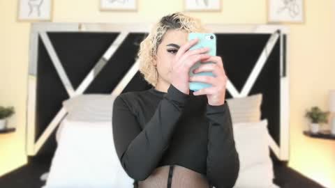 Snapshot of marian_pinzon chatting on 10.05.25 Marian online show from 10.05.25