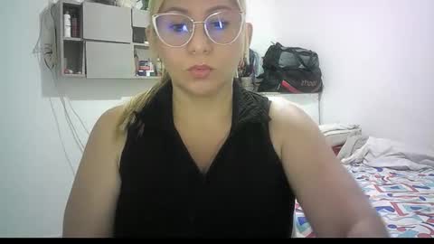 Snapshot of mariana995649 chatting on 05.17.26 mariana995649 online show from 05.17.26