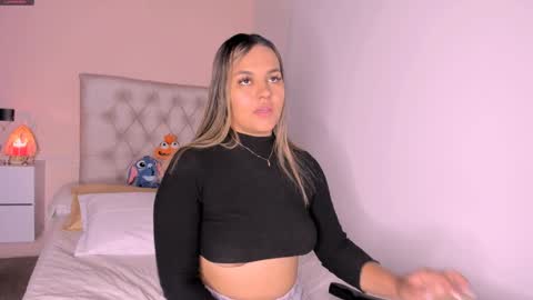 Snapshot of mariana__roe chatting on 01.15.25 Mariana Roe online show from 01.15.25