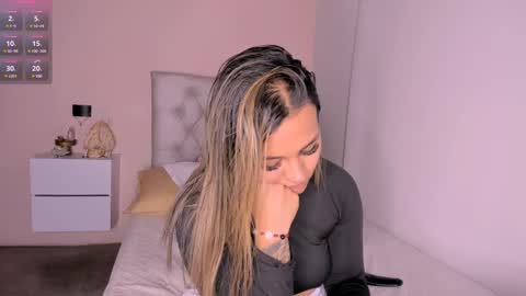 Snapshot of mariana__roe chatting on 01.25.25 Mariana Roe online show from 01.25.25