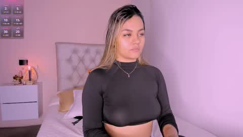 Snapshot of mariana__roe chatting on 02.26.25 Mariana Roe online show from 02.26.25