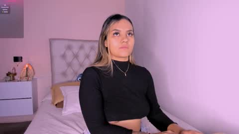 Snapshot of mariana__roe chatting on 03.04.25 Mariana Roe online show from 03.04.25