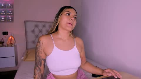 Snapshot of mariana__roe chatting on 03.11.25 Mariana Roe online show from 03.11.25