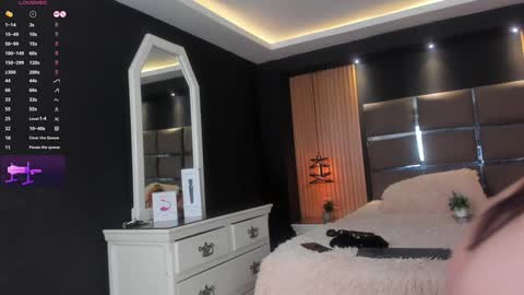 Snapshot of mariana_castro9 chatting on 01.28.25 Mariana Castro online show from 01.28.25