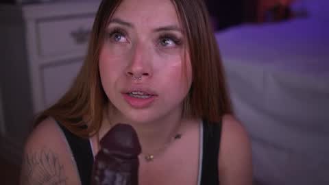 Snapshot of mariana_castro9 chatting on 10.29.25 Mariana Castro online show from 10.29.25