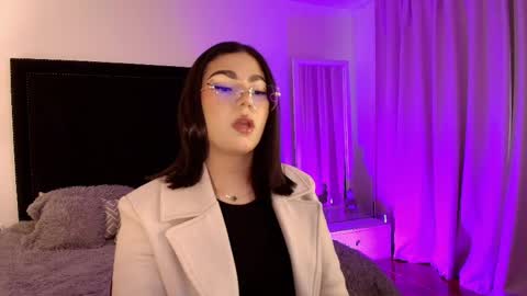 Snapshot of mariana_owen chatting on 05.06.26 online show from 05.06.26