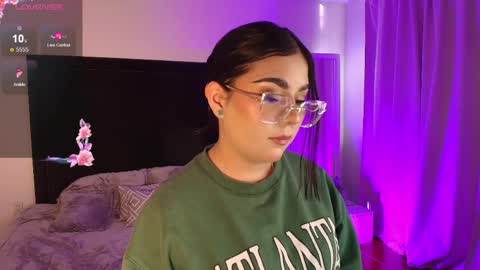 Snapshot of mariana_owen chatting on 05.26.26 online show from 05.26.26