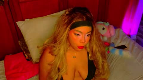 Snapshot of marianapradax chatting on 11.29.25 Mariana Prada online show from 11.29.25