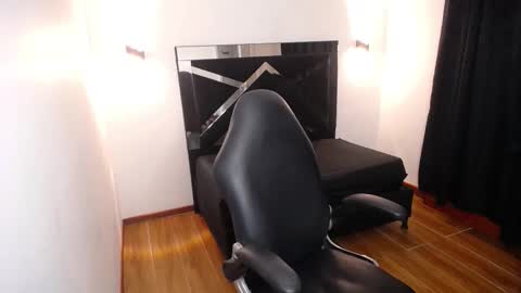 Mariana online show from 12.23.25