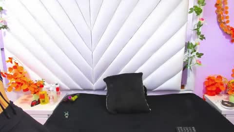 MarianaThomsop online show from 12.14.25